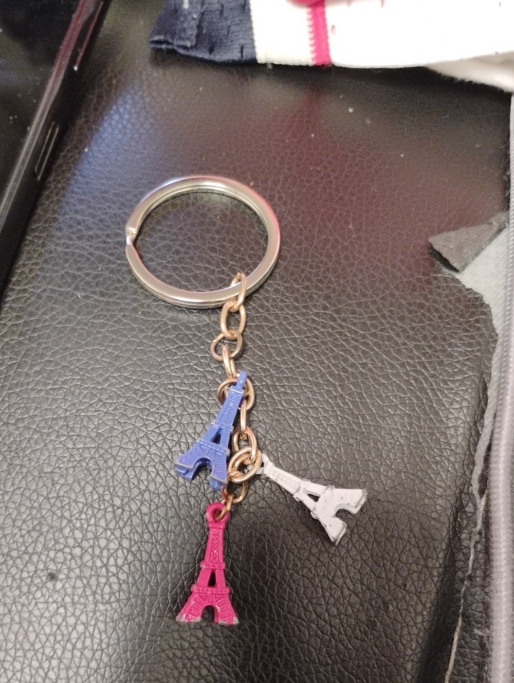 EIFFEL TOWER TRIPLE KEYCHAIN CHARM EXCELLENT CONDITION